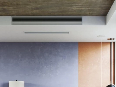 Climatizzatore canalizzato SEZ-M installato a soffitto in ambiente moderno, per climatizzazione uniforme – Frigo Control Ticino